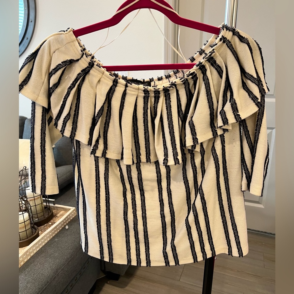 Off shoulder flattering top banana republic
